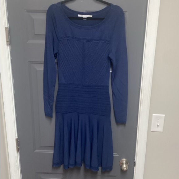 Dianne von Furstenberg navy Delta long sleeve Dress size small - Picture 5 of 9